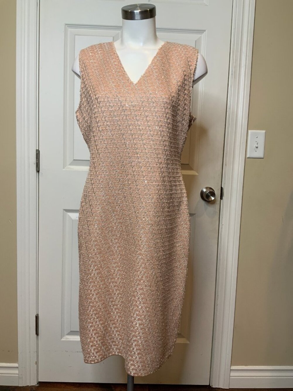 St. John Shimmering Peach Sequin Tweed Shift Dress NWT $1,495, Size 10